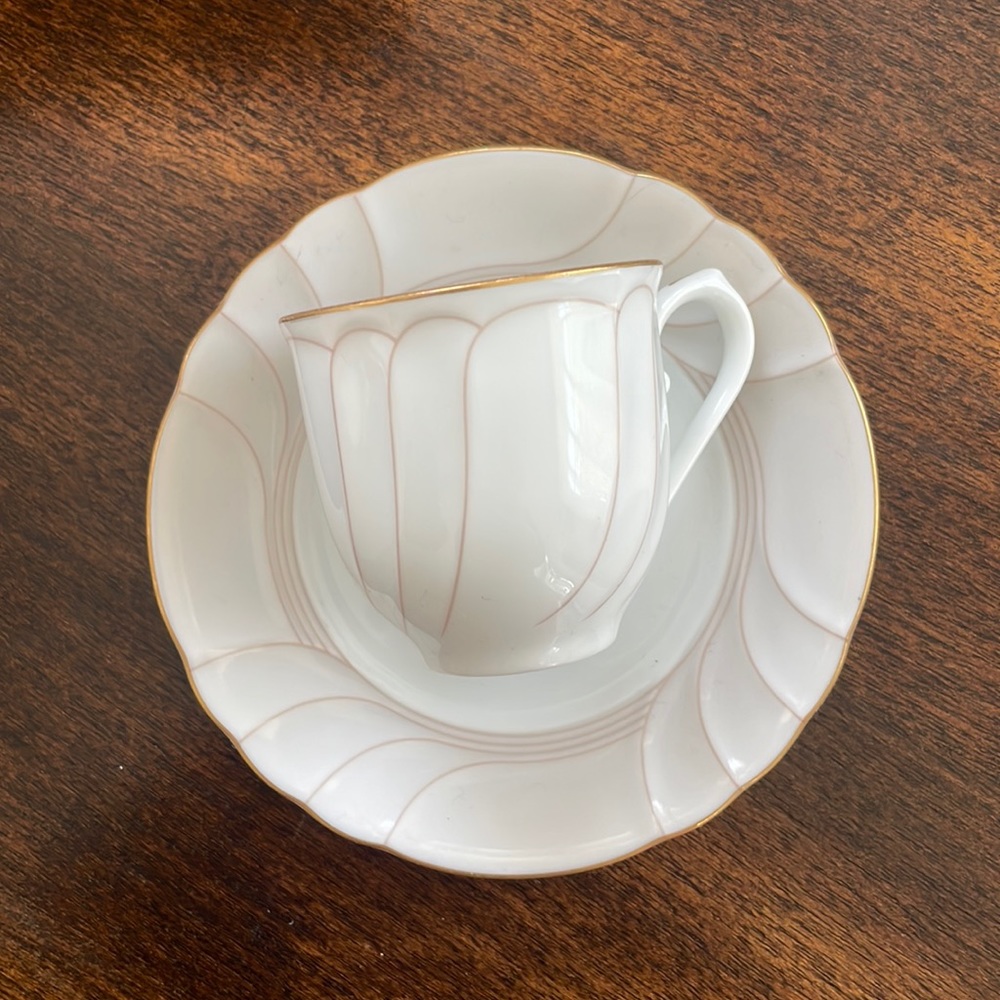 NIB MIKASA Set of 4:  Rose Bisque Cappuccino Cups & Saucers